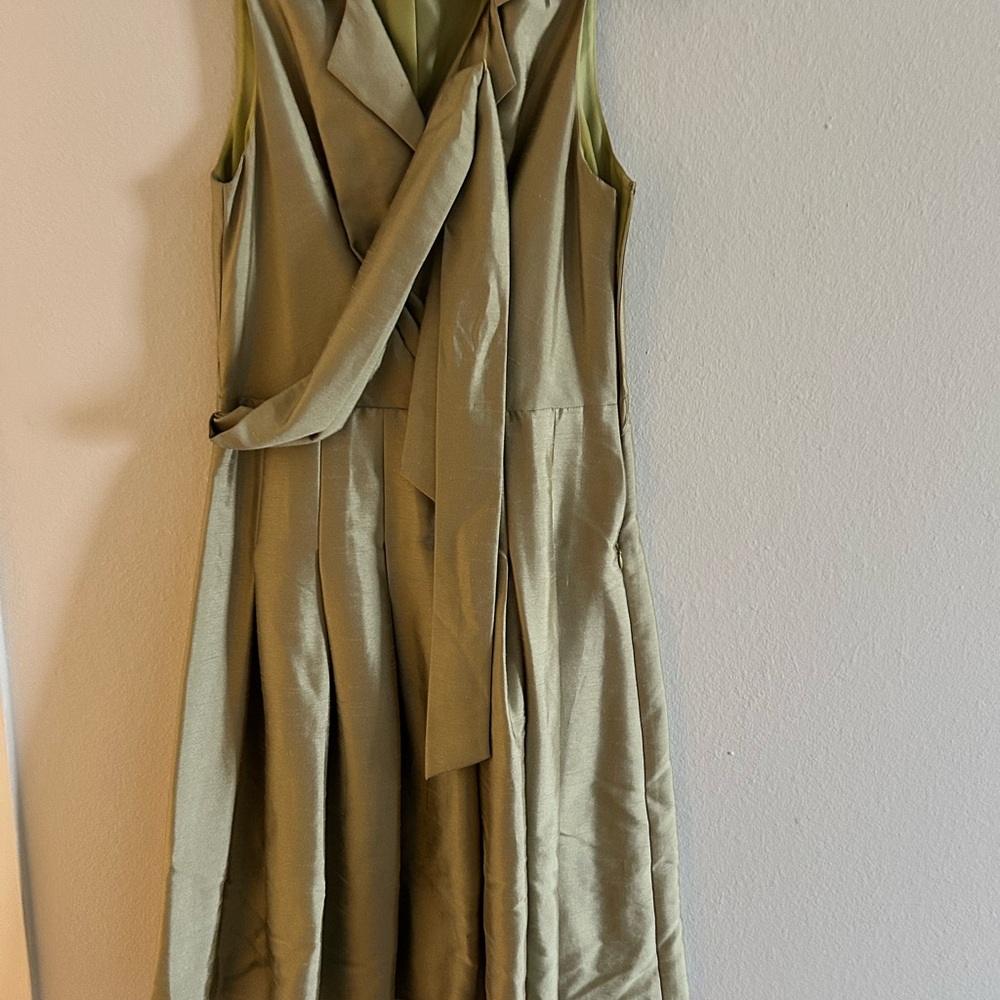 Elegant Olive Green Sleeveless Dress